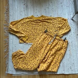 Colsie Yellow Floral Sweat Set